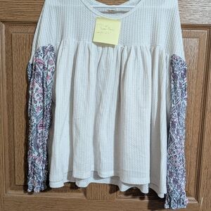 Chic Cream Blouse with Floral Sleeves